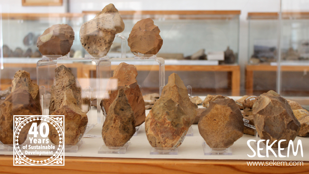 Arrowheads made by prehistoric men in the SEKEM Museum.