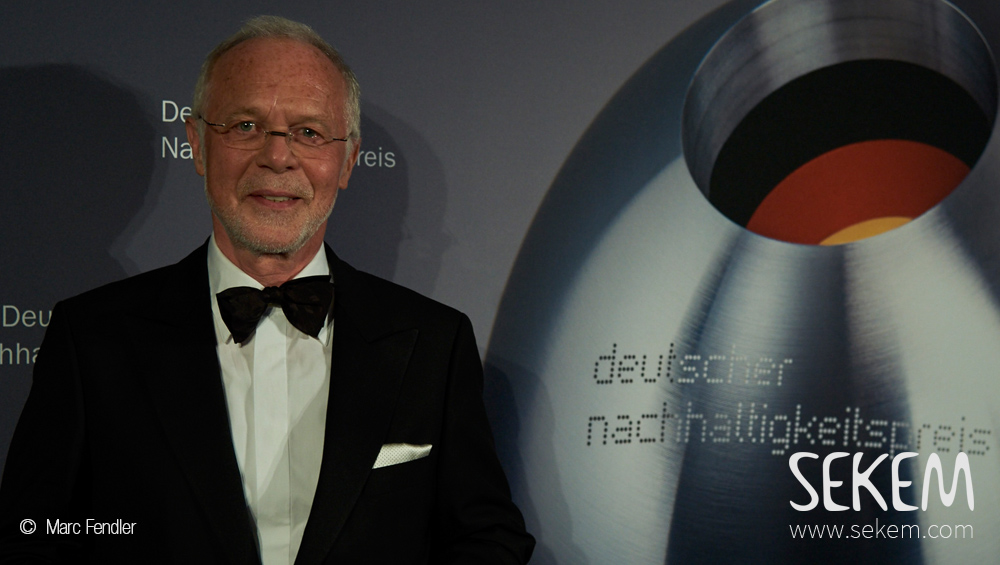 Ulrich Walter, Gründer und Geschäftsführer von Lebensbaum, nahm den Deutschen Nachhaltigkeitspreis entgegen