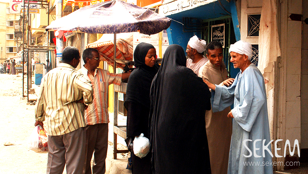 People living in Cairo © ChameleonsEye